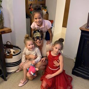 Meet your Posher, Iris